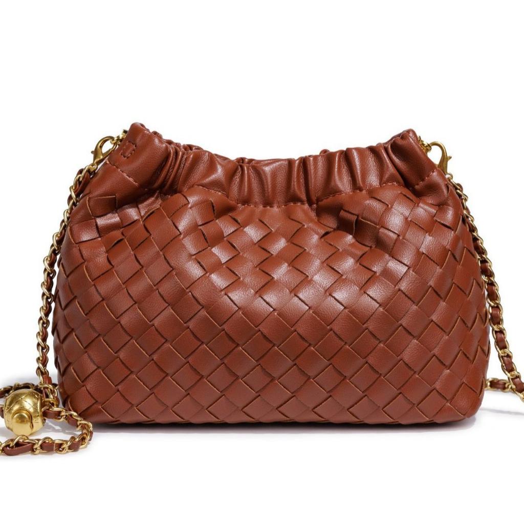 Hand-Woven Cloud Bag, Simple Metal Chain Shoulder Bag, Fashionable Niche Design, Exquisite Oblique Span Women'S Bag