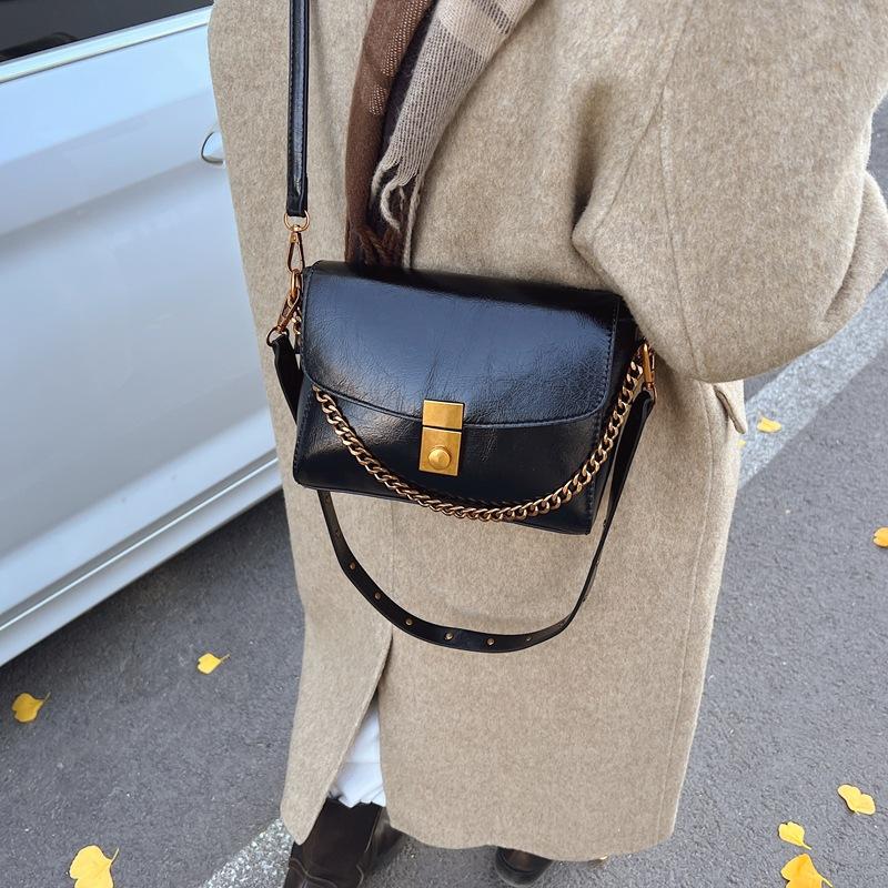 2025 New Fashion Retro Flip Organ Bag, Premium Sense Underarm Locomotive Bag Shoulder Bag Trend