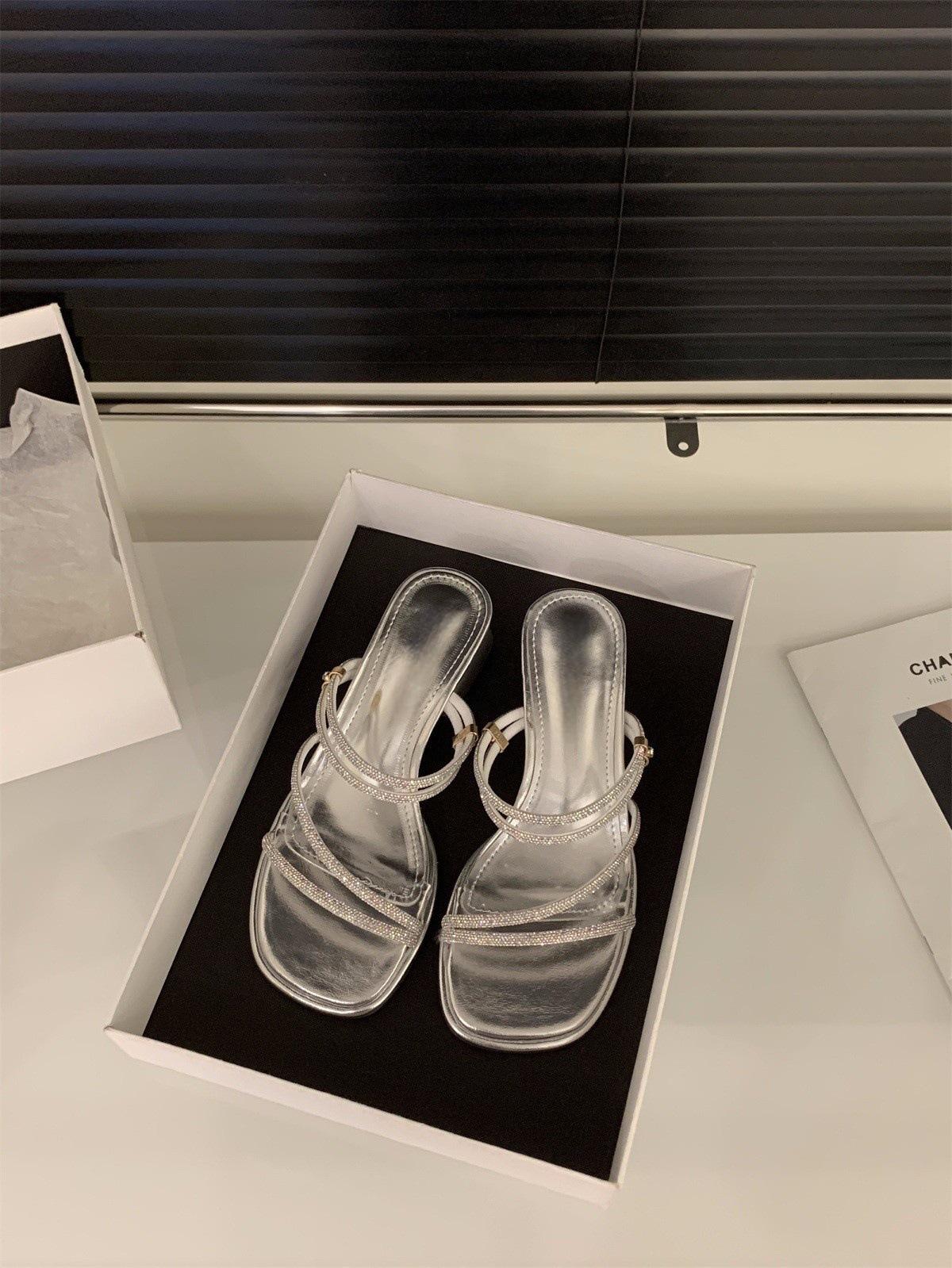 

Temperament thick heel small cool slippers fairy shoes new fashion wear rhinestone thin belt sandals 40 серебряный