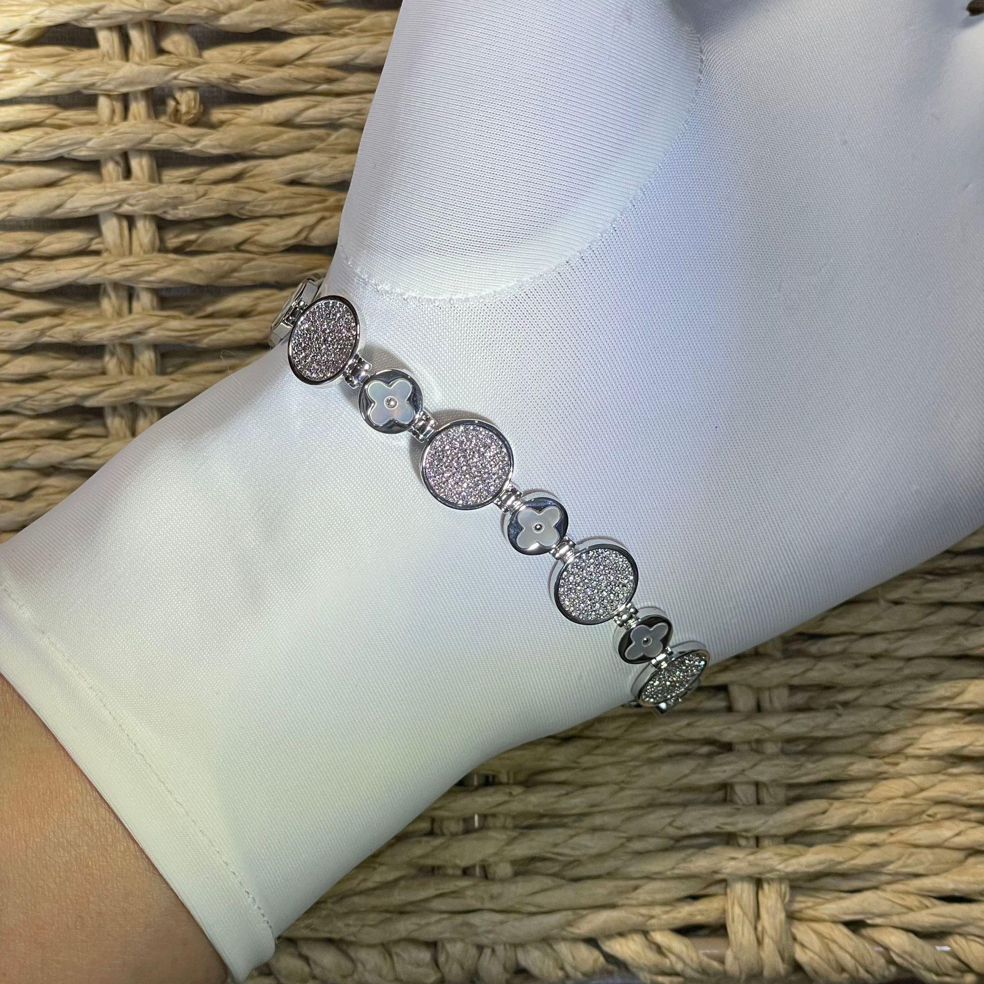 

Ethnic Style Four-Leaf Clover Bracelet with Natural Mother-of-Pearl & Diamond Coin Inlay - No-Fade Design, New Chinese Style