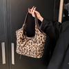 Premium Sense Versatile Shoulder Bag Large Capacity Commuter Bag Winter Popular Leopard Print Tray Extra Large Bag Women's New Model