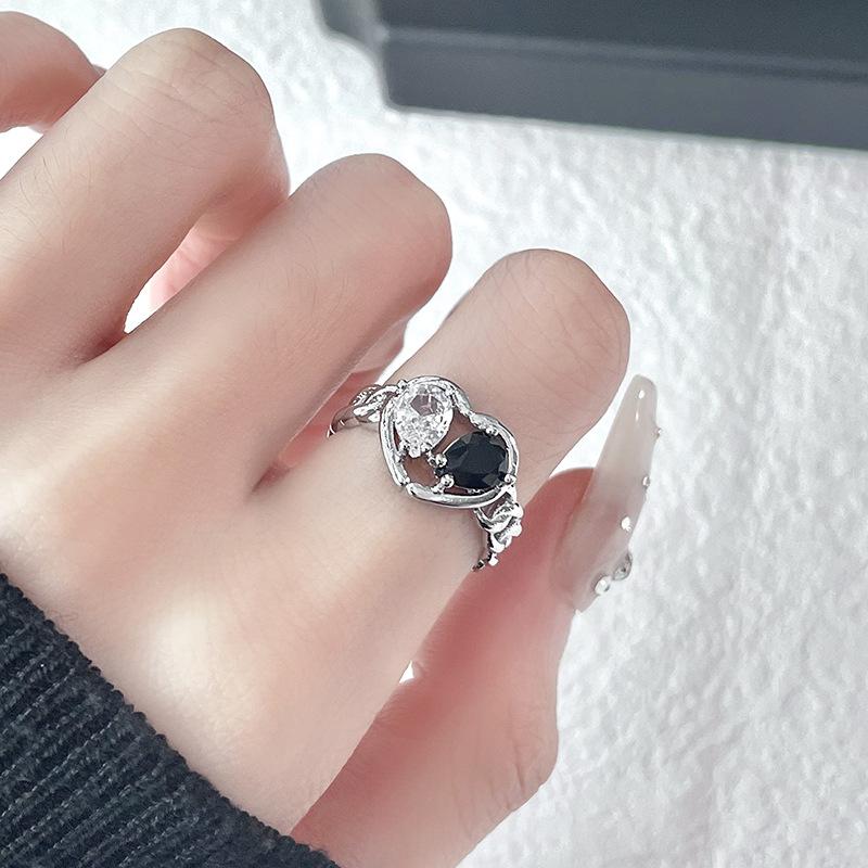 Bi Xiong Ring Niche Design Cold Wind Premium Y2K Sweet And Cool Index Finger Opening Black And White Love Twist Chain Female