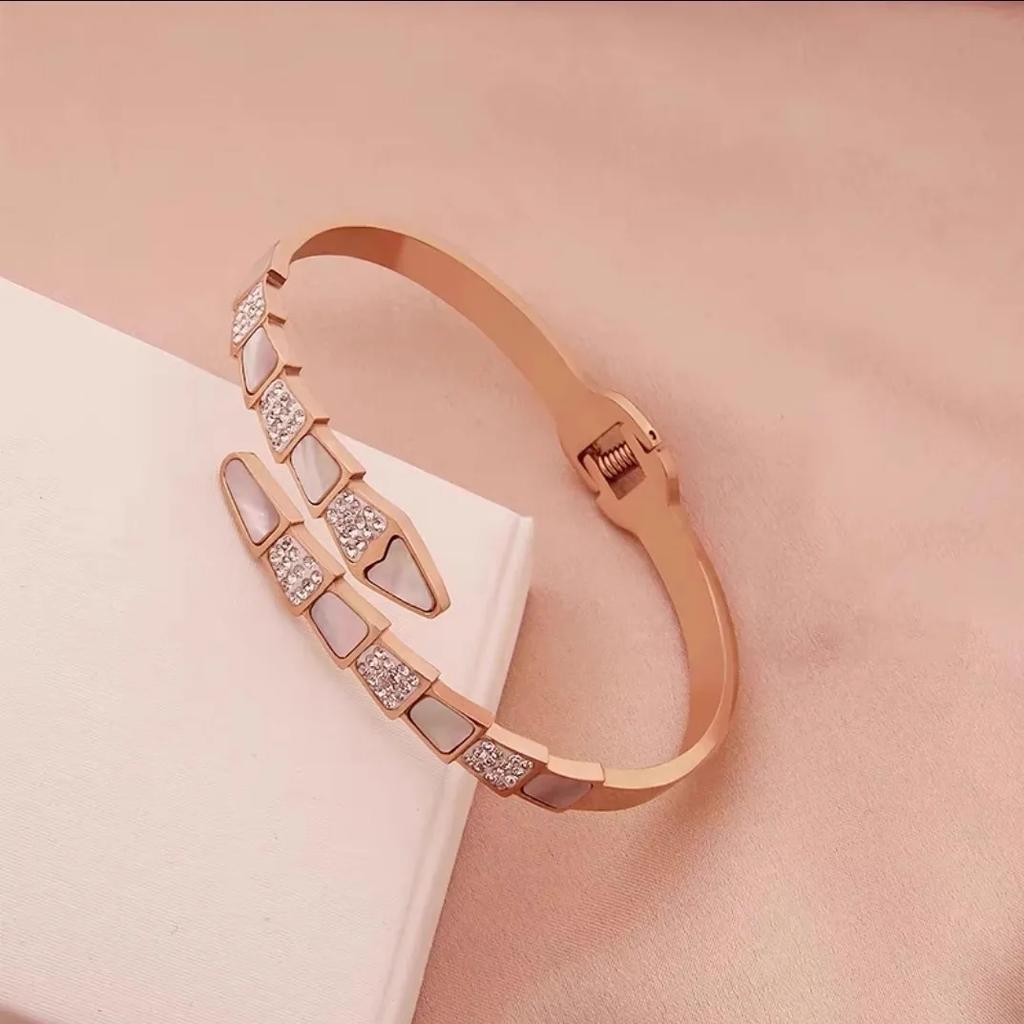 Snake-shaped Rose Bracelet, Feminine High-end Temperament, Mother-of-pearl Cold Style