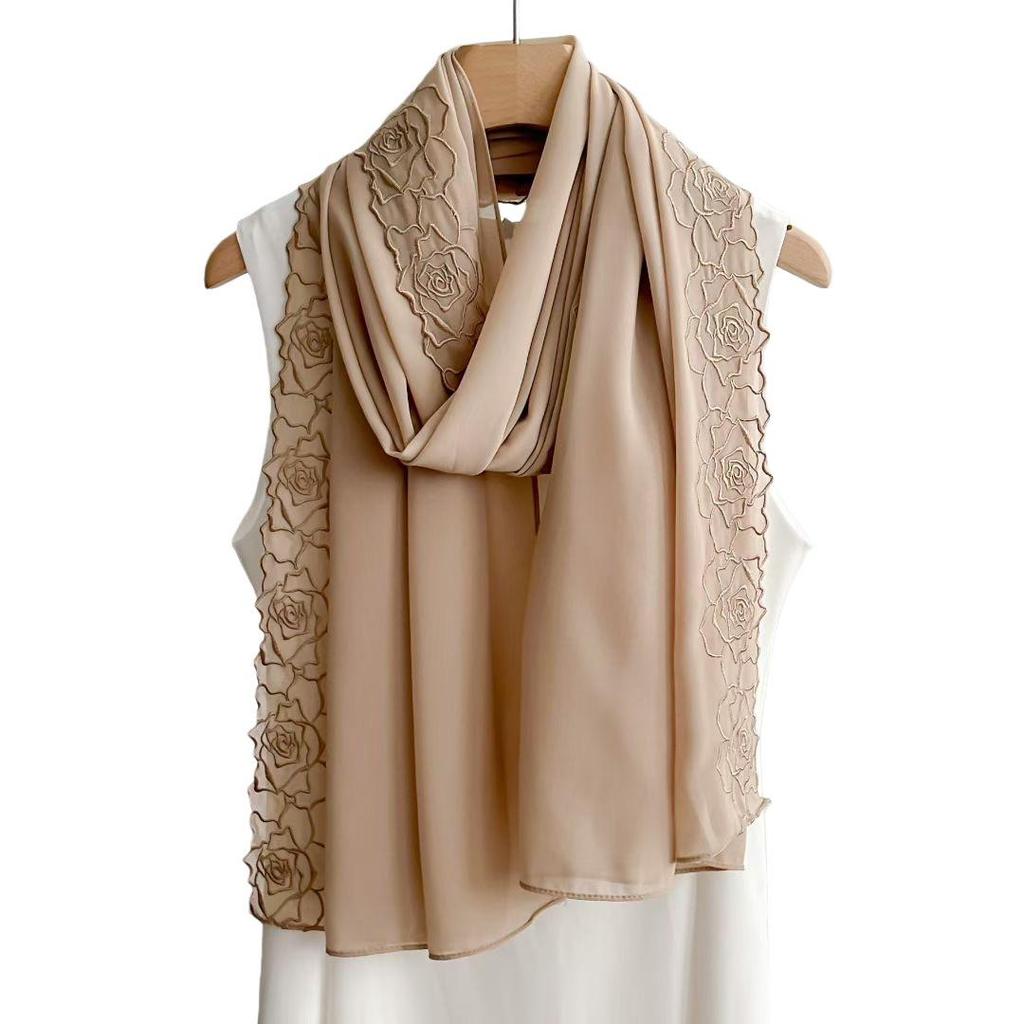 Sciarpa da Donna in Chiffon Monocolore con Grande Ricamo Floreale – Versatile Sciarpa di Seta & Protezione Solare
