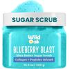 WildOak Blueberry Blast Cukrowy Peeling do Ciała | 300g | Kwas Kojowy i Hialuronowy, Ceramidy, Kolagen i Peptydy | Usuwa Opaleniznę i Rozjaśnia Ciemne Obszary