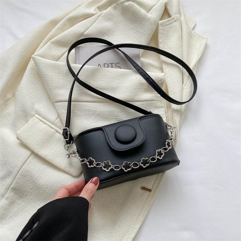 Chic And Fashionable Small Shoulder Bag For Women Perfect For Everyday Use