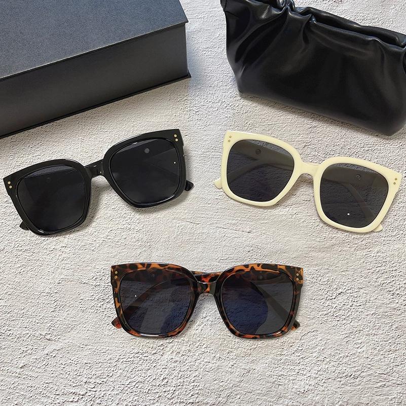 Luxury Retro Classic Vintage Square Sunglasses for Women Oversized Sunglasses Women Men Retro Leopard  Sun Glasses UV400