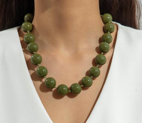 Разноцветное однослойное ожерелье с крупными бусинами One Size