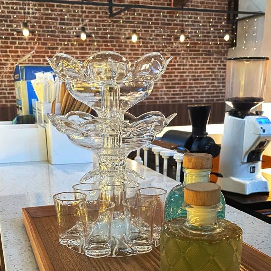 Dvouvrstvý dávkovač nápojů se 6 panákovými sklenicemi Akrylový dávkovač likéru Dělič na víno Rychlé nalévání Barové příslušenství