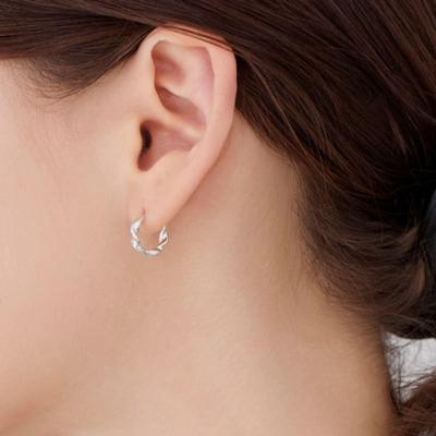 Dmoment (925 Silver) Eir One-touch Silver Earrings