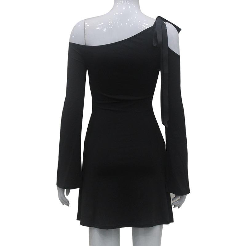 Abito da donna Pure Style Scollo obliquo Spalle scoperte Manica a tromba Allacciato Slim Moda Sexy Elegante Abito corto