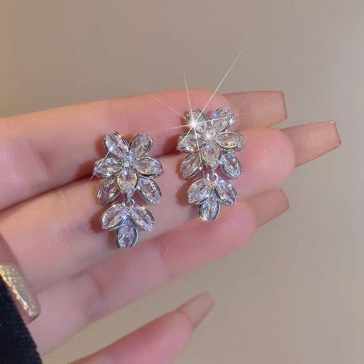Niche design high-end micro-inlaid flower zircon stud earrings women's 111 silver needle light luxury earrings exquisite light luxury earrings