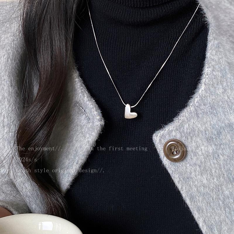 Silver Brushed Love Heart Necklace: Korean Minimalist Style, Autumn/Winter Exquisite Sweater Chain