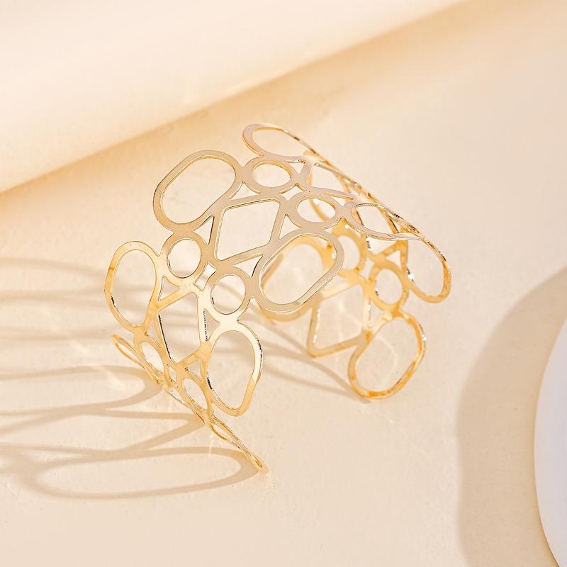 Hollow Bracelet Jewelry Personalized Glossy Alloy Bracelet Advanced Sense Wide Face Geometric Bracelet Women