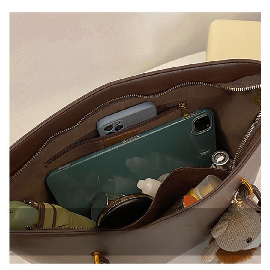 Retro Style Large Capacity Tote Bag Soft Faux Leather Shoulder Handbag with Zipper Closure for Daily Commute