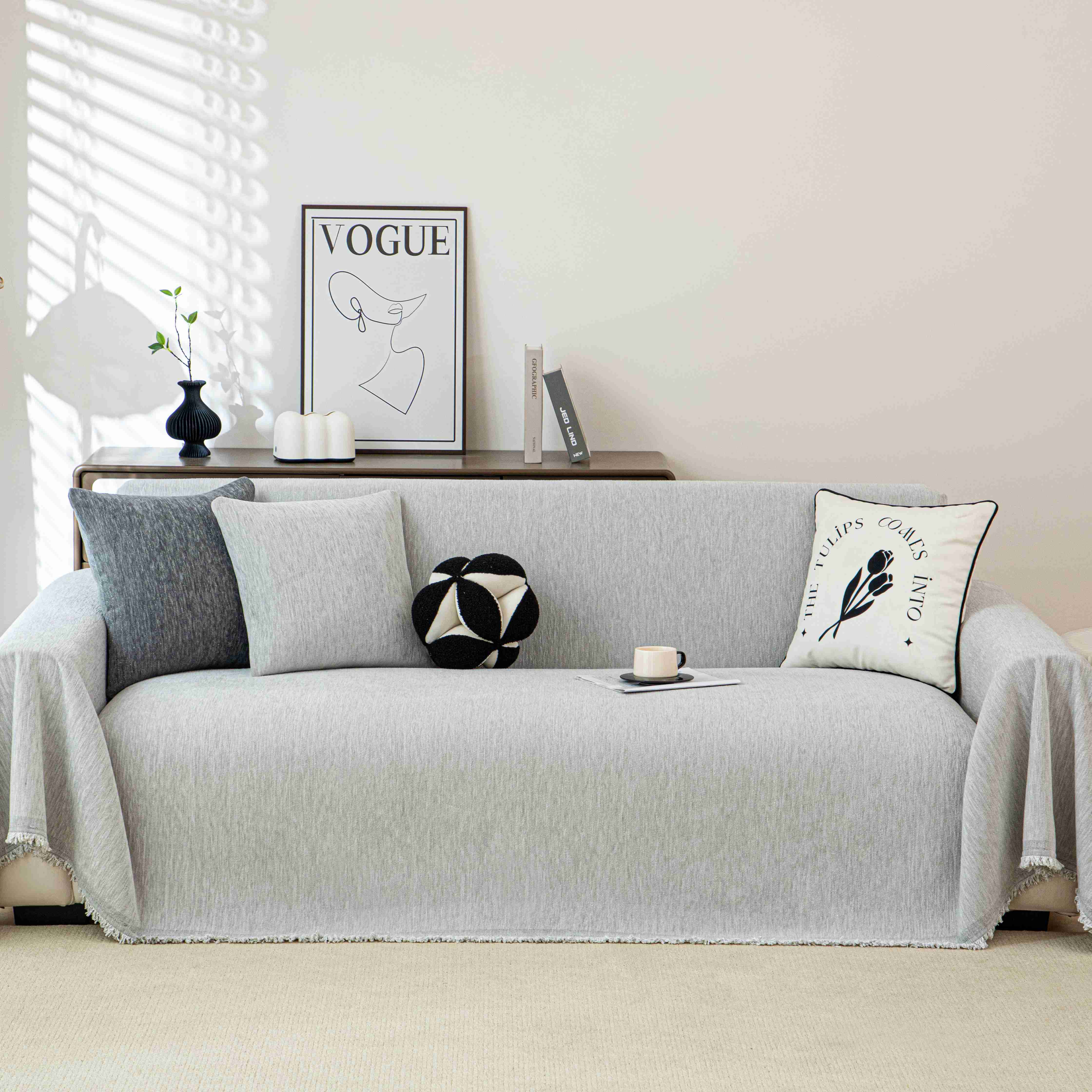 

1 шт. Блестящее полотенце для дивана в полоску, Многофункциональный чехол для дивана с кисточкой для домашнего декора, Подходит для дивана с подлокотниками, дивана-кровати, секционного дивана 180x130cm серый