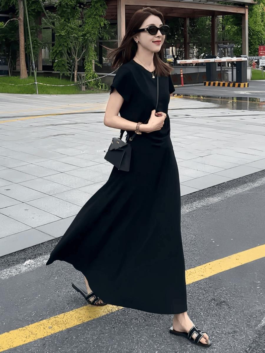 

Комплект из двух предметов: футболка с круглым вырезом в корейском стиле и юбка миди на резинке.: Летний наряд для похудения M чёрный