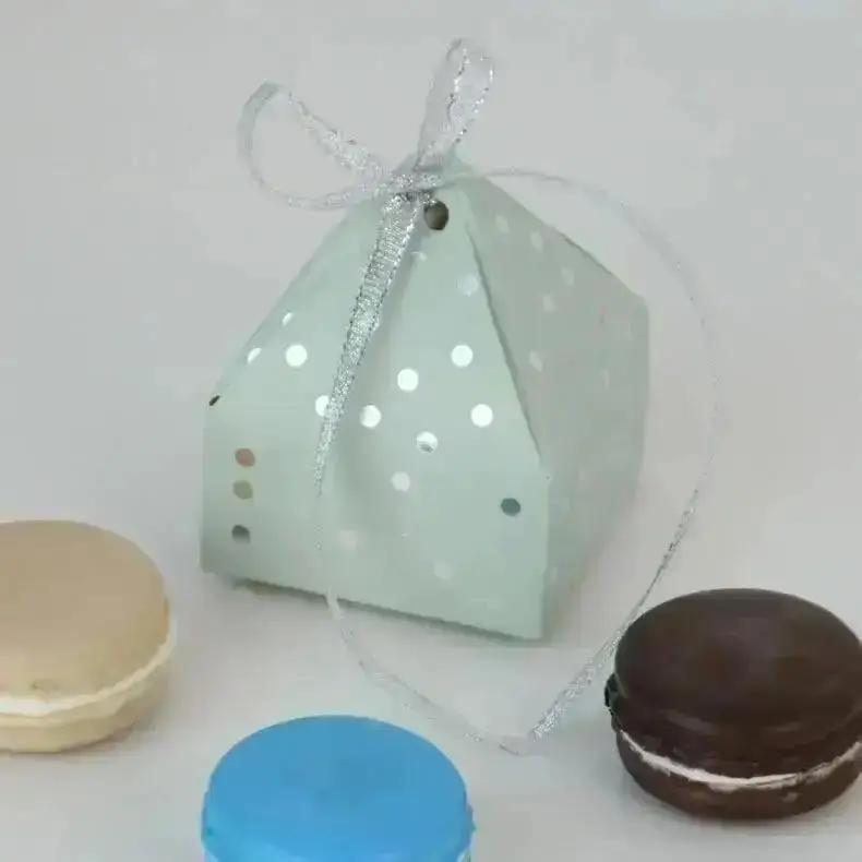 10Pcs European Style Hot Stamping Candy Box Creative Silver Hot Stamping Dot Pyramid Candy Box Wedding Chocolate Packaging Boxes