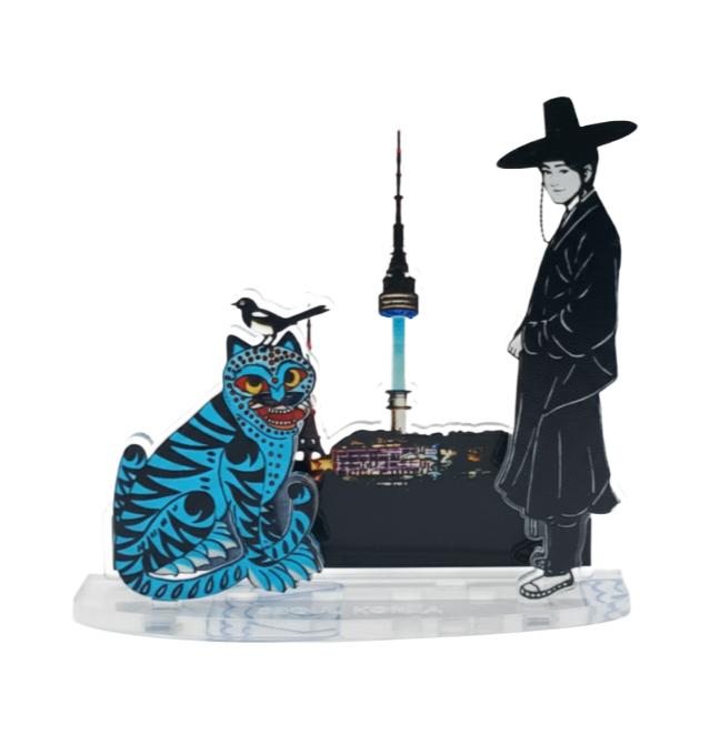 

K-POP DEMON HUNTERS Acrylic Stand – Derpy, Jinwoo & Namsan Tower