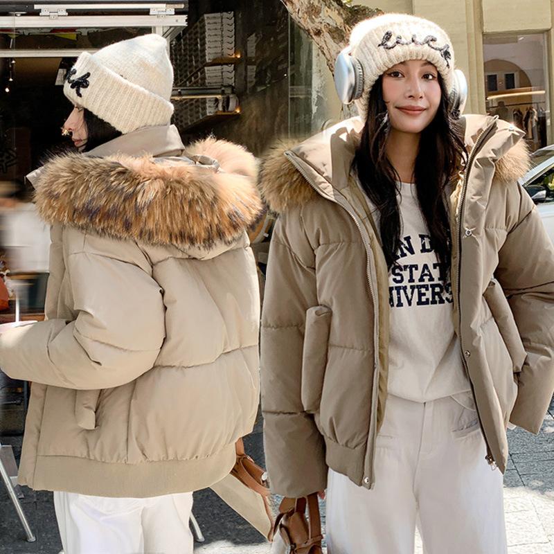Giacca Invernale da Donna Corta con Cappuccio Grande in Pelliccia, Antivento, Spessa e Calda, con Maniche Raglan