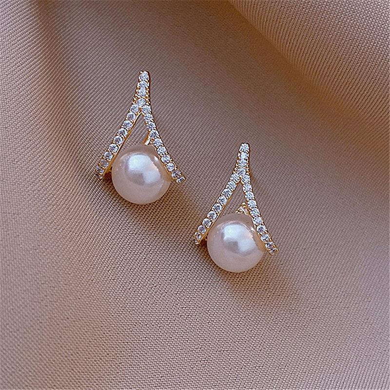 2024 Korean French Rhinestone Pearl Earrings for Women: Light Luxury, High-End Design