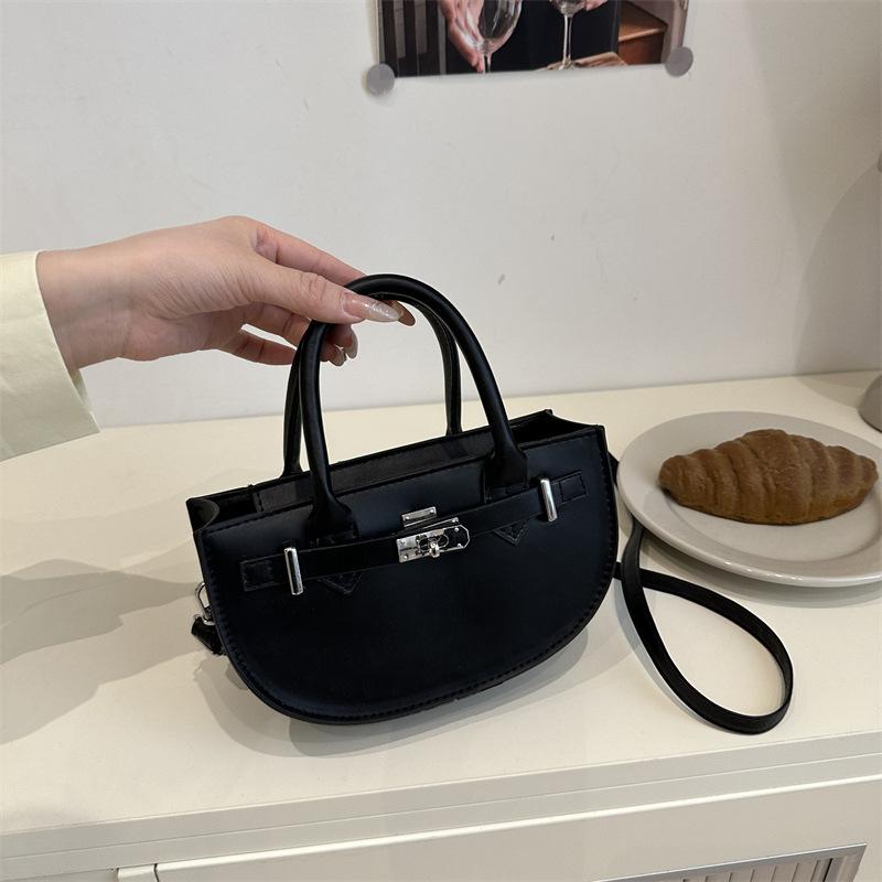 

Fashion and casual, high-end texture, foreign-style shoulder bag for women s commuting, new temperament, exquisite and versatile, personalized messeng чёрный