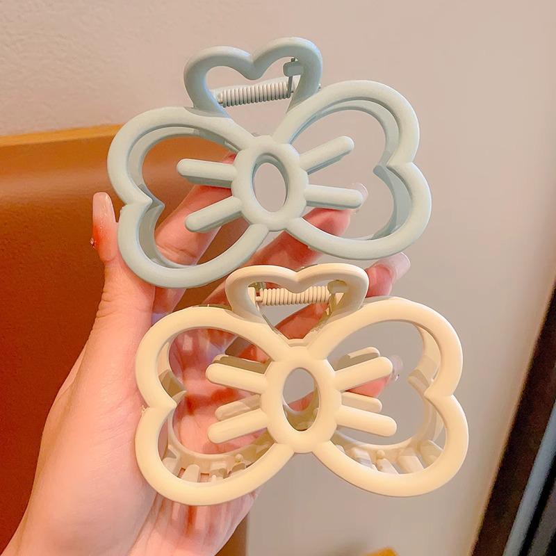 Adorable Bow Hair Clip for Little Girls - Gentle Claw Design for Updo and Loose Hair.