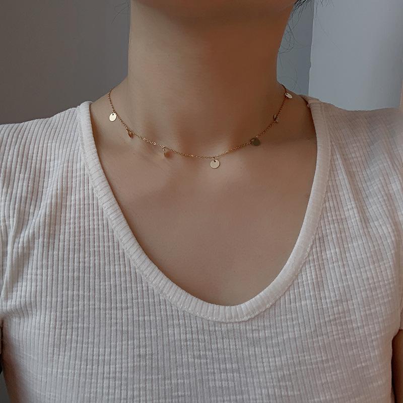 Collier Pendentif Petit Pièce Ronde Simple Tendance en Acier Inoxydable Pour Femmes Couleur Or Étanche Charme Géométrique Colliers