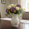 Moderne weiße Schmetterlingsvase für Blumen, elegantes Design