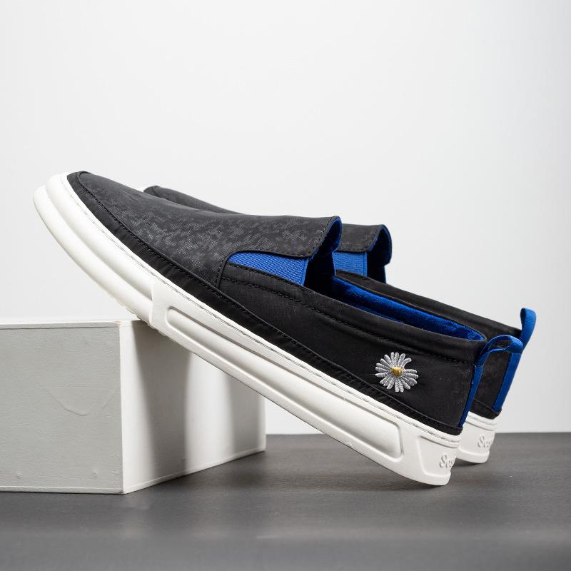 Wenzhou 2025 Segeltuchschuhe Herren Sommer neu atmungsaktiv kleine Gänseblümchen Slipper lässige Fahrschuhe