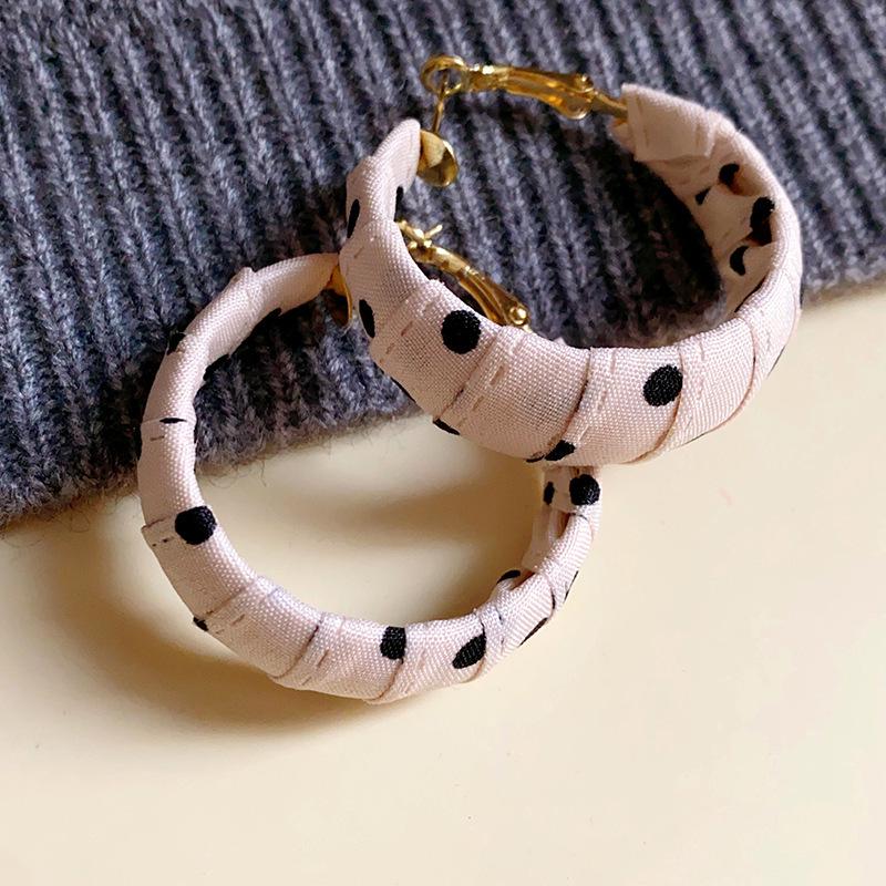 Silver Needle Red Snowflake Bow Pompon Stud Earrings - Retro & Luxurious, Ideal for Autumn/Winter