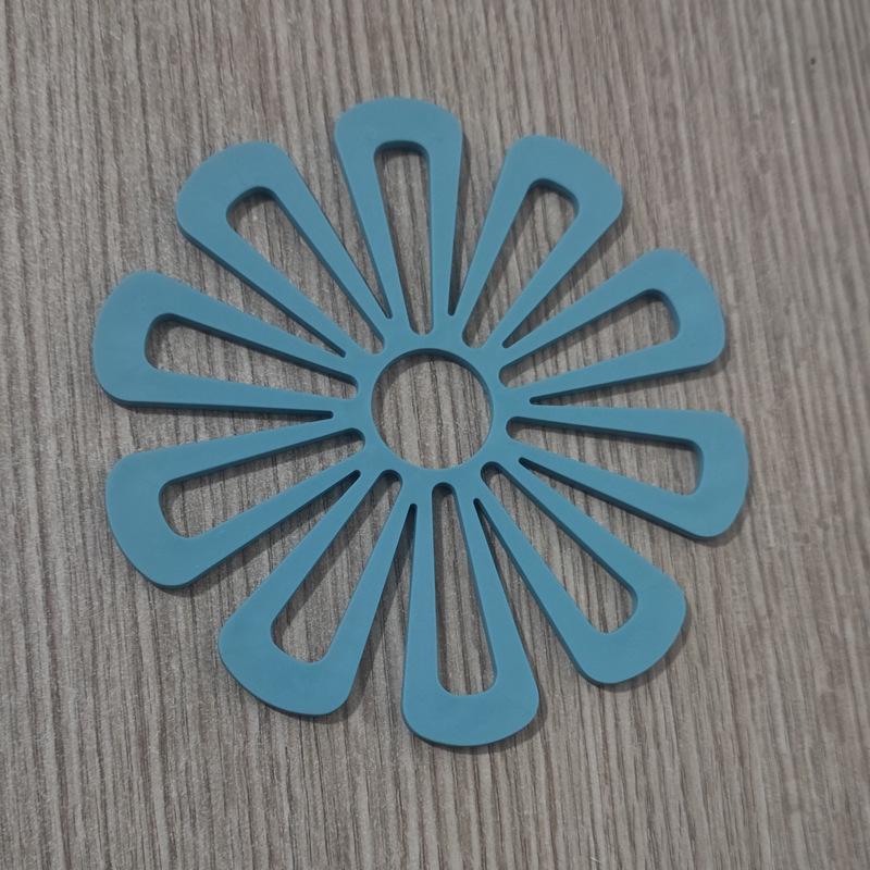 

Creative Petal Silicone Non-Slip Heat-Resistant Placemat for Kitchen & Dining Table
