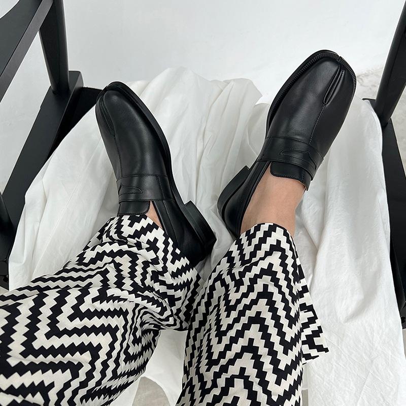 Fashion Split Toe Shoes Tabi Loafers women Single platfrom women Shoes Soft Leather Soft Soles Solid Color Flats Casual Shoes