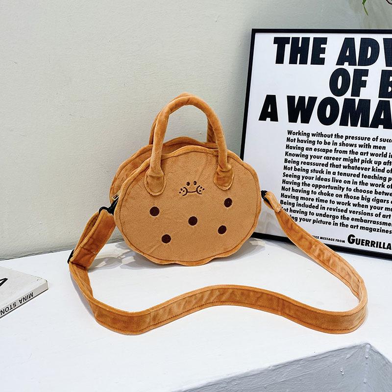 

Нишевая милая сумка-конверт для девочек, мультяшная сумка, женская новая универсальная плюшевая сумка-мессенджер на одно плечо для девочек 2025 коричневый