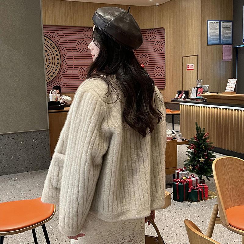 Ny Dame Rund Hals Dobbelkneppet Fusk Mink Pels Gressjakke Vertikalt Mønster Pels Ett Stykke Pels Topp