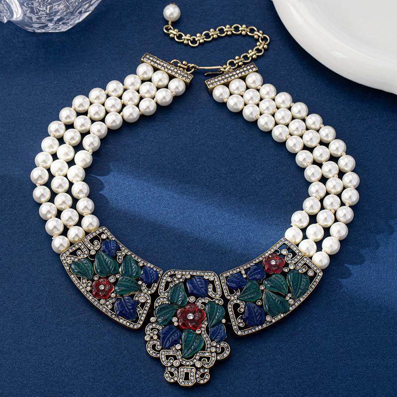 European Heavy Industry Luxurious High-Class Colorful Flowers Gemstone Retro Women s Necklace белый