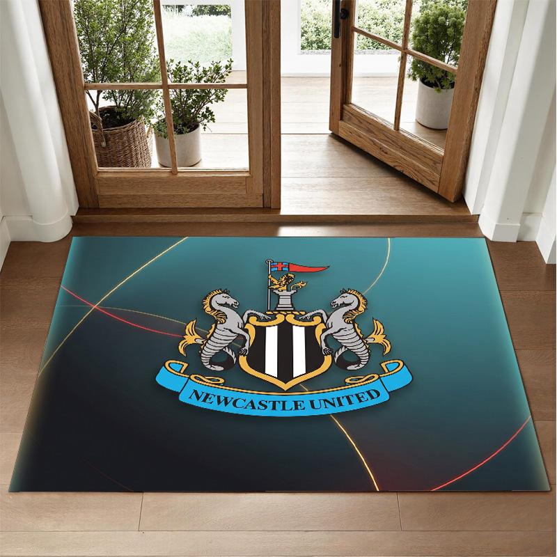 Dywan z kryształowego aksamitu z wzorem piłkarskim Newcastle United Miękki dekoracyjny dywanik do sypialni, przedpokoju