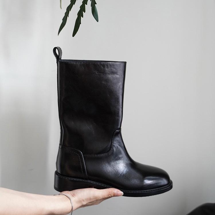 Korejská verze ručně vyráběných cigaretových kozaček pro dámskou podzimní a zimní novou kolekci 2025 kožené kozačky střední kozačky zakrývající starobylé rovné cyklistické b