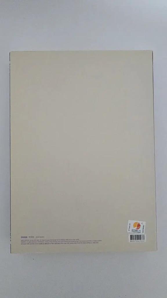 We are selling signed albums from IZ*ONE. Used