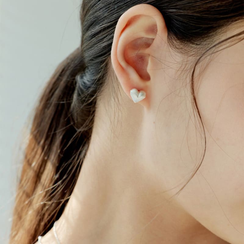 Murmur [925silver]Matt Volume Heart Stud Earring
