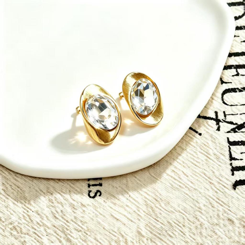 Elegant Zirconia Stud Earrings for Women, Retro Design, Versatile and Fashion-Forward Jewelry.