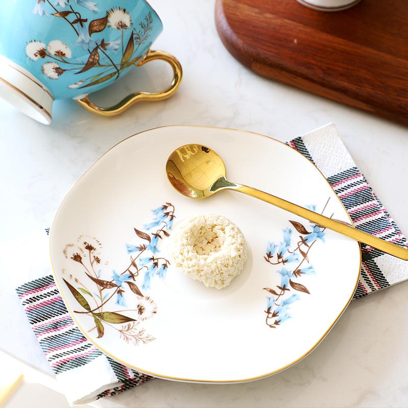 Floral Pattern Coffee Cup with Golden Handle, Light Luxury Bone China Cup Saucers and Spoon, Gold Trim Ceramic Teacup Exquisite Tea Sets,200ml