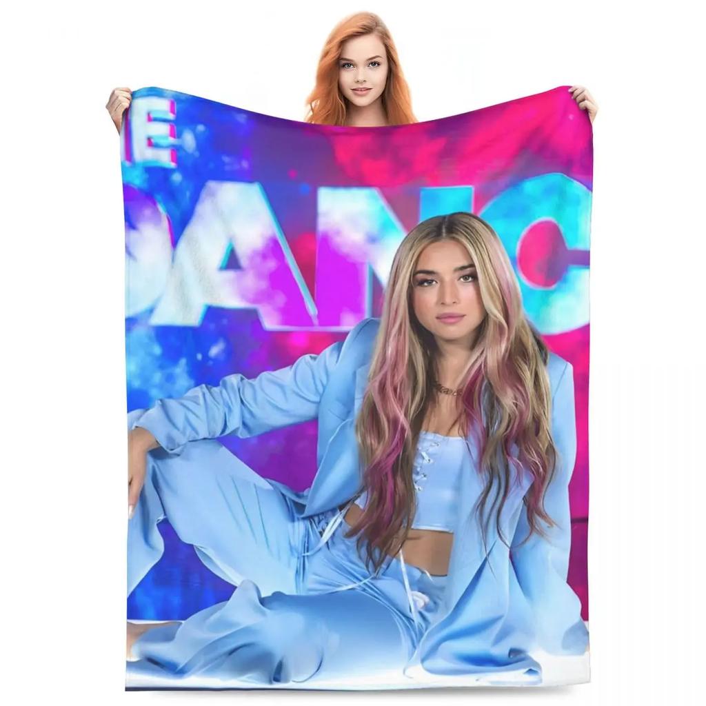 Lola Indigo Spanische Sängerin Tänzerin Flanelldecke Weiche Strapazierfähige Überwurfdecke für Schlafzimmer Reise Büro Mode Tagesdecke