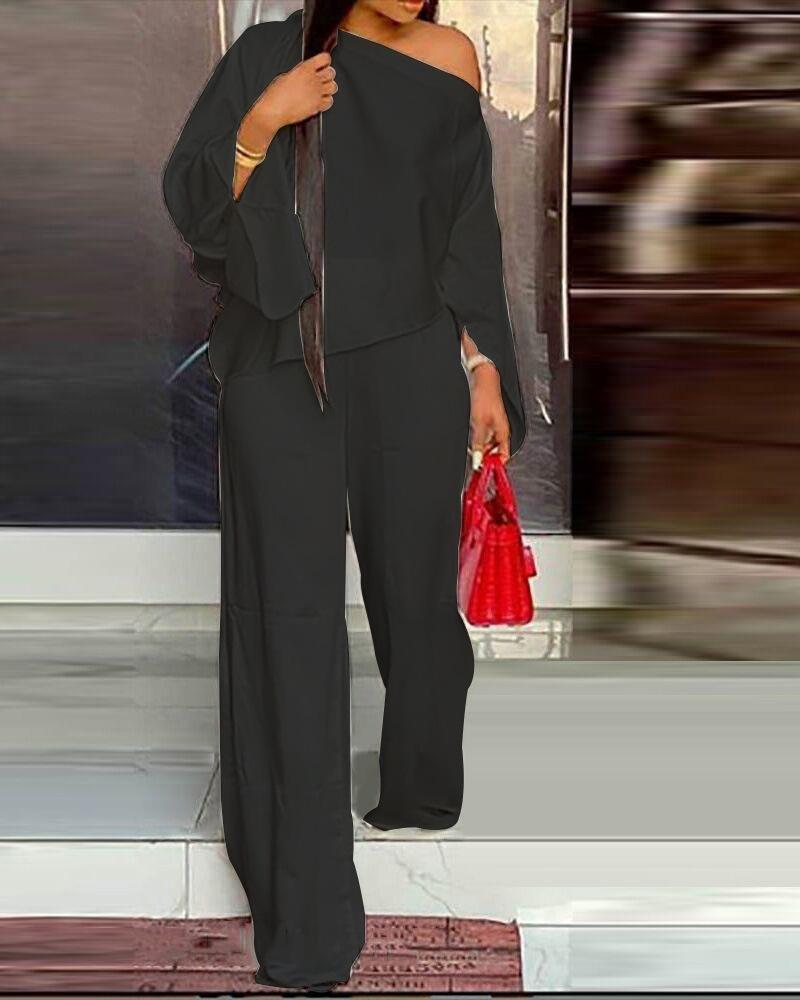 

Женский топ с открытыми плечами и рукавами-клеш в комплекте с брюками широкого кроя белого цвета XL чёрный