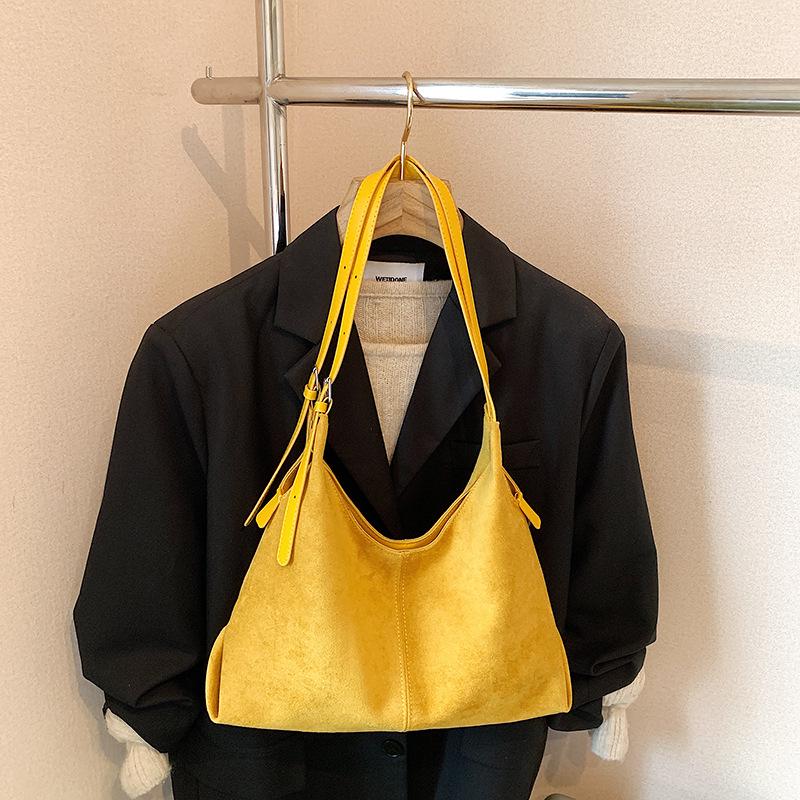 

Stylish Suede Retro One-Shoulder Tote: Versatile Large-Capacity Commuter Bag 31*11*29