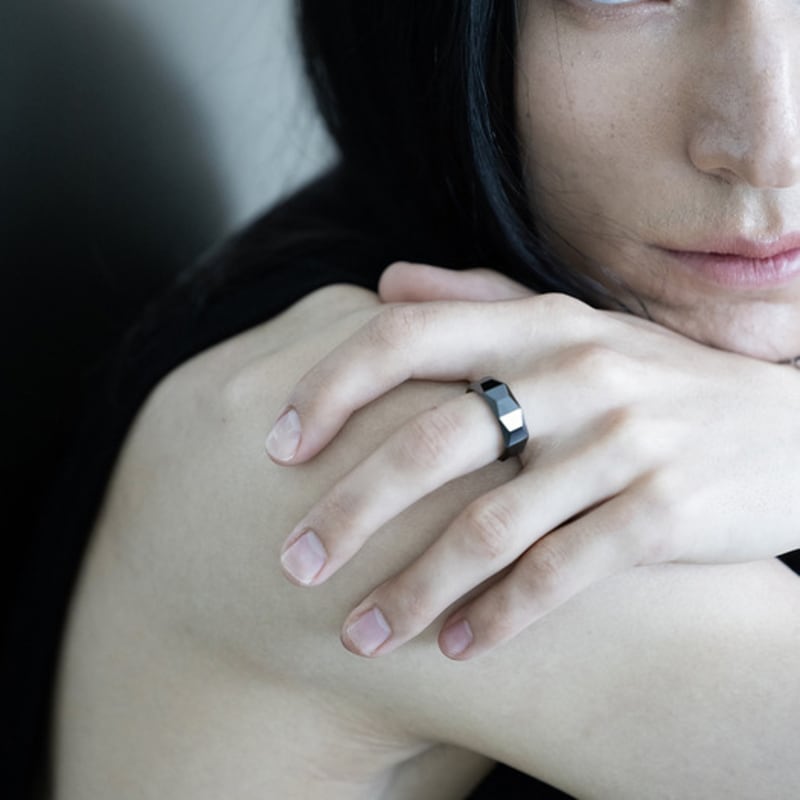 BE/GINS Black 4-Sided Cut Ceramic Ring