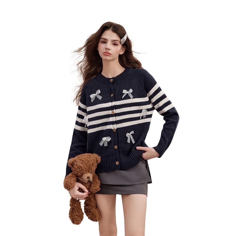 

UNIFREE Academy Style Knitted Cardigan with Bow Brooch One Size