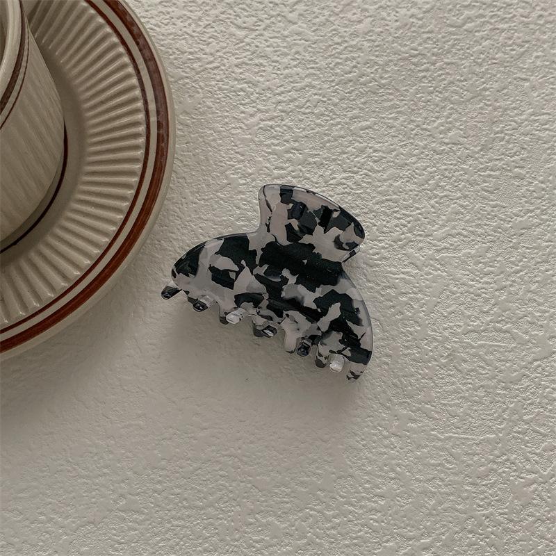 Korean Imitation Acetate High-End Shark Hair Clip - Elegant Hair Accessory for Stylish Looks