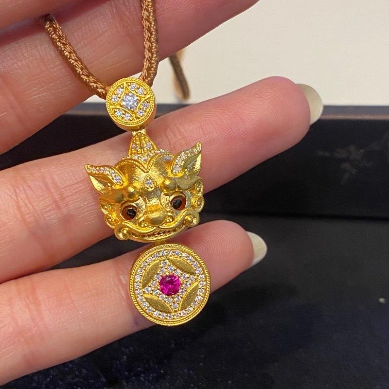New In Inlaid Diamond Antique Gold Crafts Wink Pixiu Necklace Pendant Copper Coin Retro Sweater Chains Banquet Jewelry Gifts