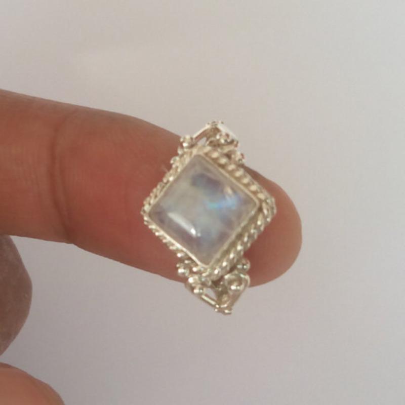 Neuer heiß verkaufter europäischer und amerikanischer Mode-Quadrat-Mondstein-Retro-Stil-Ring Damenschmuck